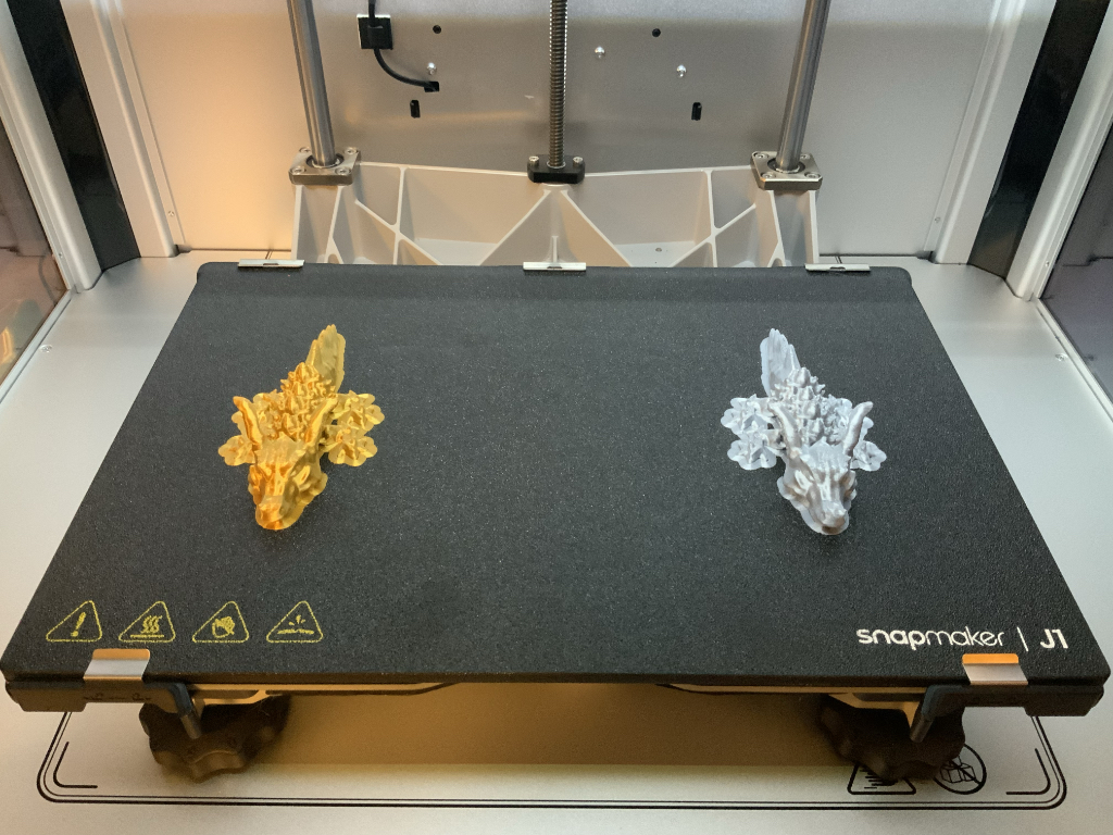 Mini articulated dragons printed with brim